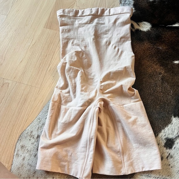 SPANX Seamless Higher Power Short Tan Shapewear Size Small - Picture 5 of 5
